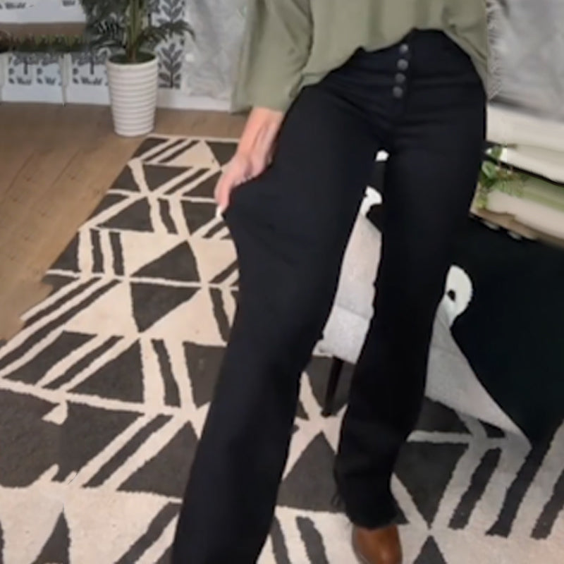 đRabattkampanj: 50 % rabattđJeans med medelhög midja, knĂ€ppning och utsvĂ€ngda be