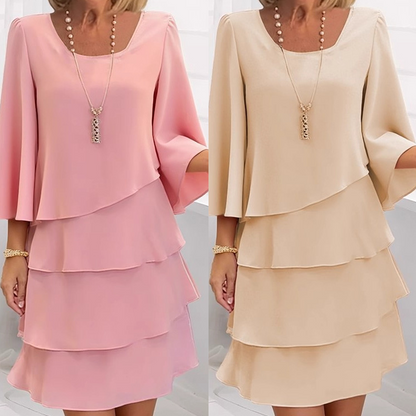 Damklänning med volanger och utsvängda ärmar