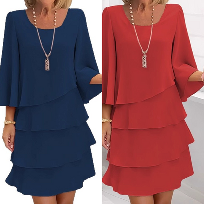 Damklänning med volanger och utsvängda ärmar