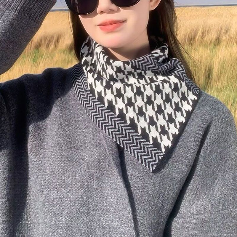 🥰Köp 1 och få 1 gratis💥Delikat triangelformad halsduk