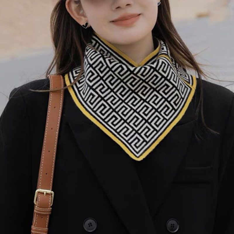 🥰Köp 1 och få 1 gratis💥Delikat triangelformad halsduk