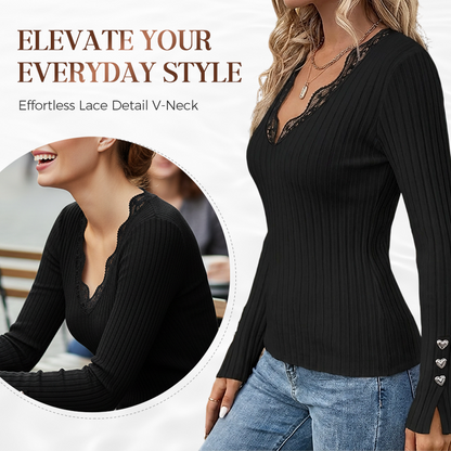 Värdepaket: V-ringad topp med spetsdetaljer för kvinnor + brosch