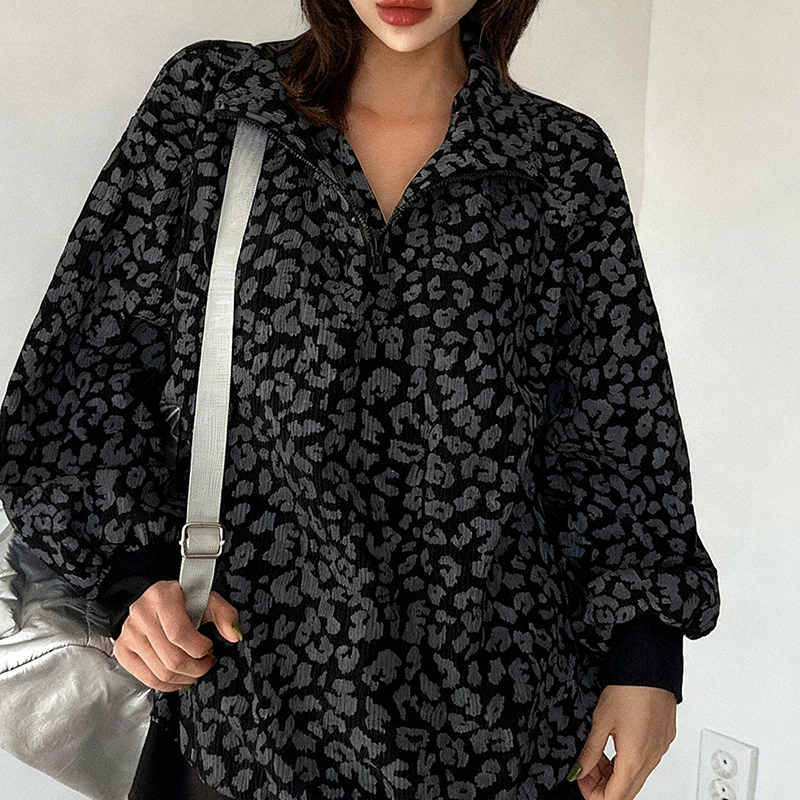 Damtröja med leopardmönster och halv dragkedja