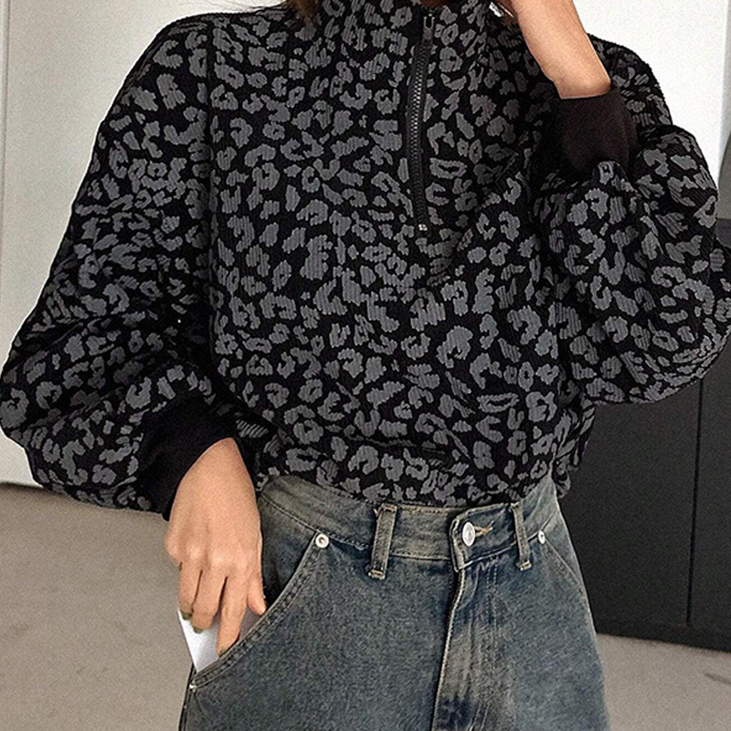 Damtröja med leopardmönster och halv dragkedja