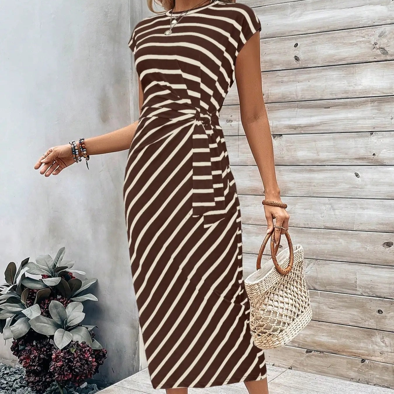 👗 Köp 2, få 5 % rabatt💃 Elegant klänning med knuten midja – smickrande passform, flödande tyg och perfekt för speciella tillfällen ✨