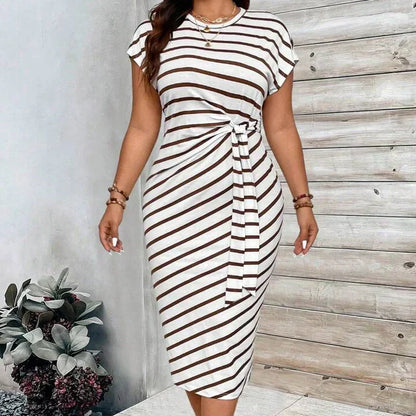 👗 Köp 2, få 5 % rabatt💃 Elegant klänning med knuten midja – smickrande passform, flödande tyg och perfekt för speciella tillfällen ✨