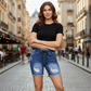 Damshorts i slitna jeans med dragsko och resår i midja