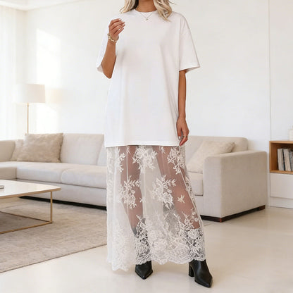 ✨ Nyhet! Modern T-shirtklänning i lager-på-lager-stil med spets – elegant utan ansträngning! ✨