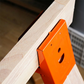 🛠️ 50% RABATT NU! 🔧 Kraftig sågbockfäste med nedåtgående klämma – förstärkt design, halksäkra tänder & snabb montering – perfekt för kapning och montering ✨