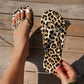 Flip-flops med leopardmönster och hjärtberlock