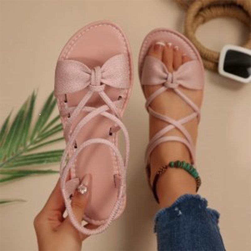 Platta sandaler med korsade remmar för dam