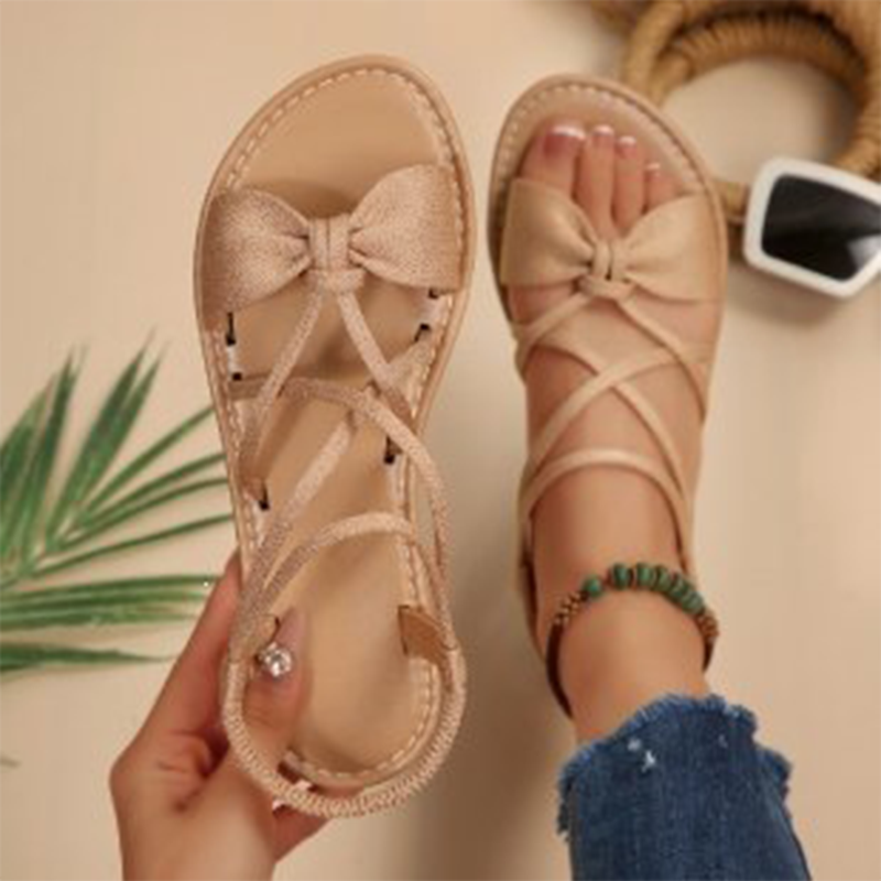 Platta sandaler med korsade remmar för dam