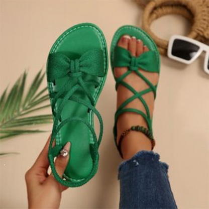 Platta sandaler med korsade remmar för dam