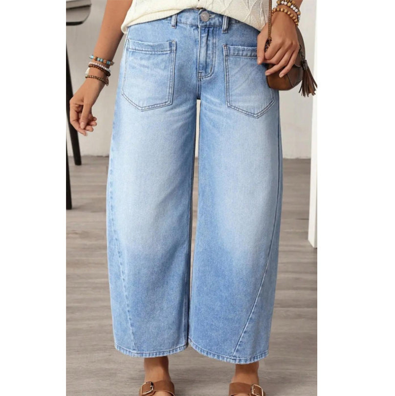Dammjeans med vida ben och påsydda fickor